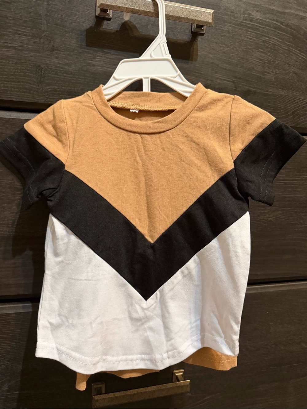 SHEIN Tan, Black & White Chevron Colorblock Kids Tee